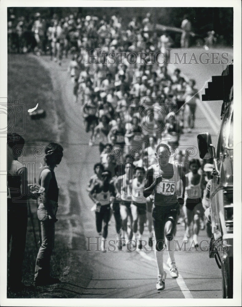 1982 Press Photo Early leader in Marathon - Historic Images