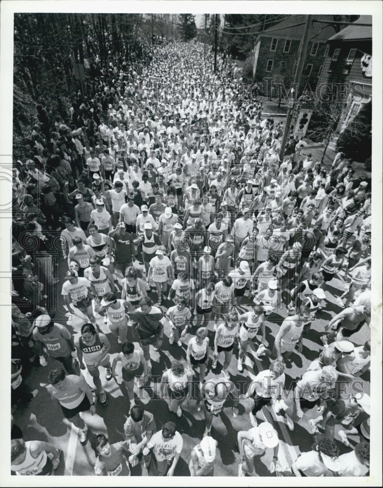 1990 Press Photo Aerial Shot Boston Marathon Starting Line Hopkinton Center - Historic Images