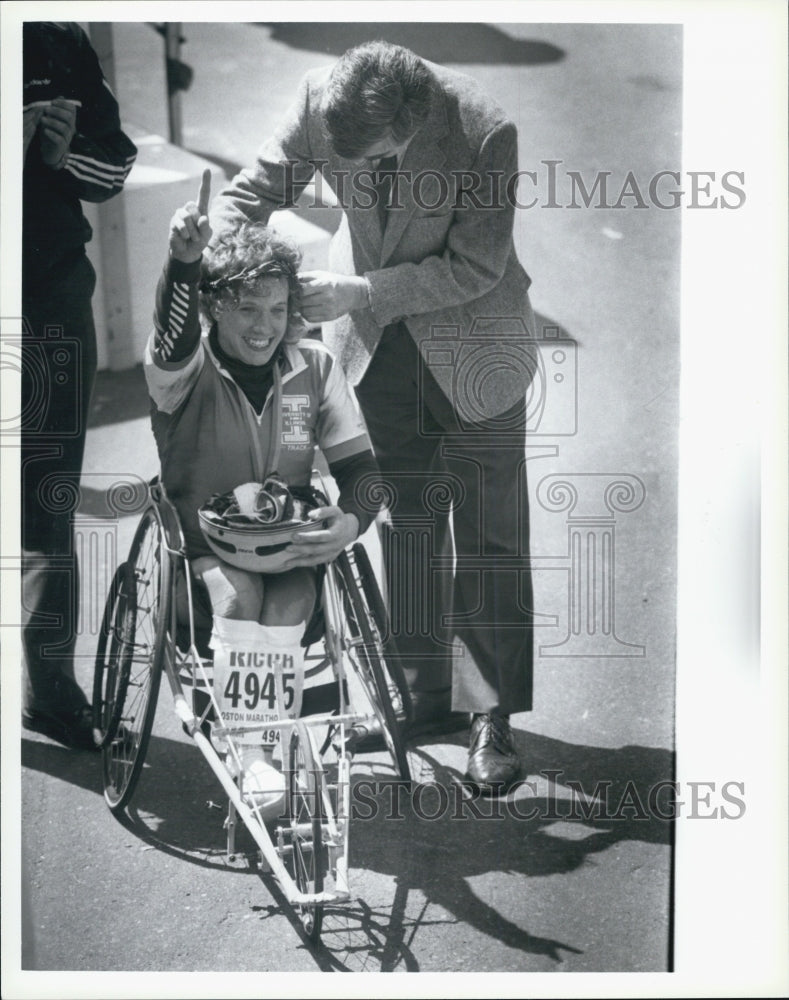 1990 Press Photo Boston Marathon Women&#39;s Wheelchair Winner Jean Driscoll - Historic Images