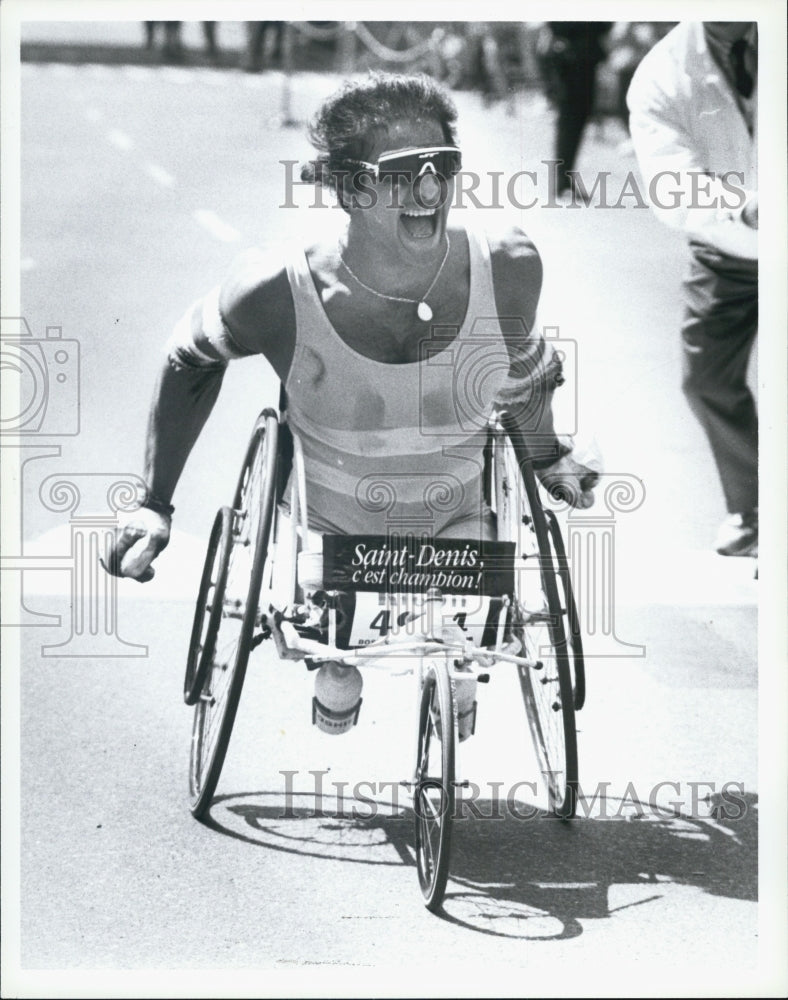 1990 Press Photo Boston Marathon Wheelchair Winner Mustapha Badid Excited - Historic Images