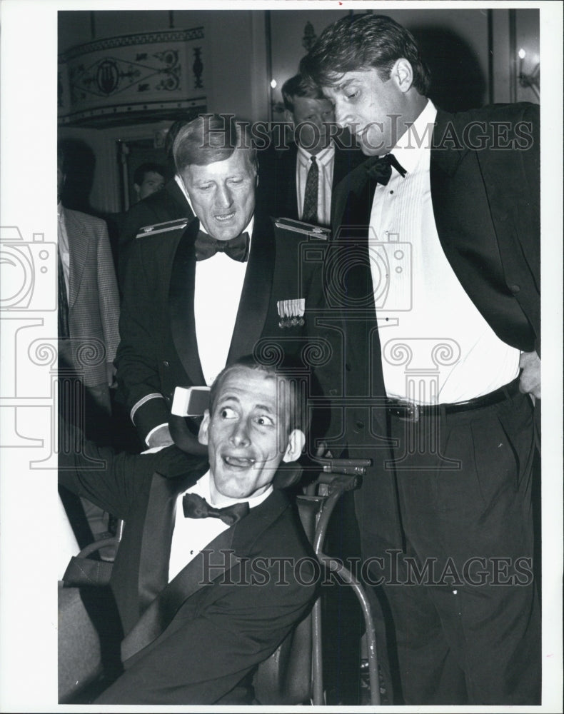 1994 Press Photo Rick Hoyt Marathon Racer Awards Ceremony - Historic Images