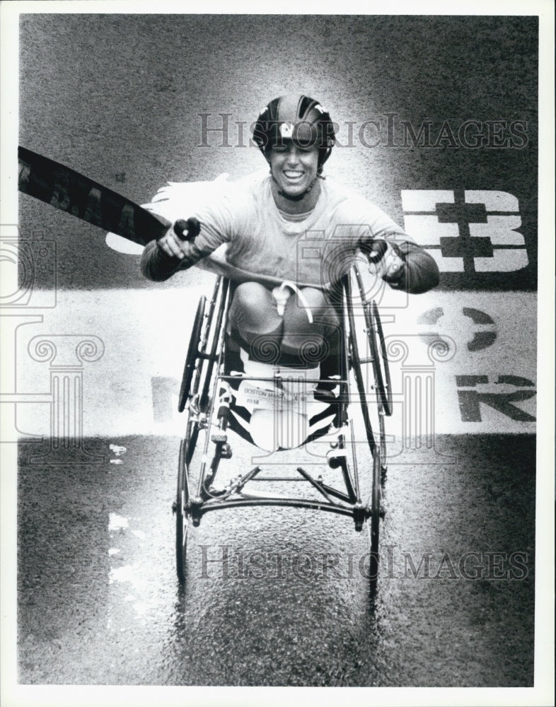 1988 Press Photo First Wheelchair Woman Crosses Finish Line in Marathon 88 - Historic Images