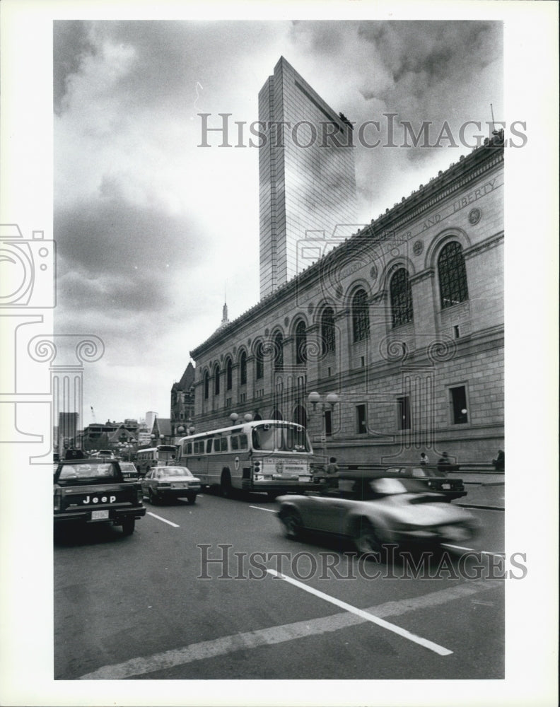 1986 Press Photo Boston Marathon Prepared Finish Line Regular Traffic - Historic Images