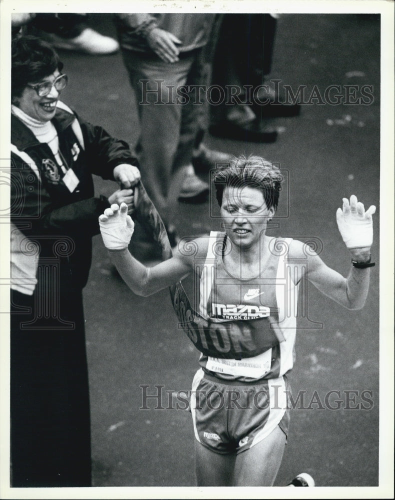 1986 Press Photo Boston Marathon Women&#39;s Winner Ingrid Kristiasen - Historic Images