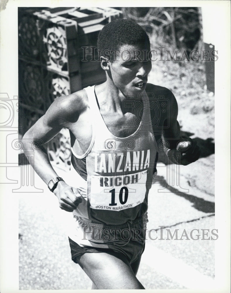 1989 Press Photo Robert Saimon Tanzania marathon - Historic Images