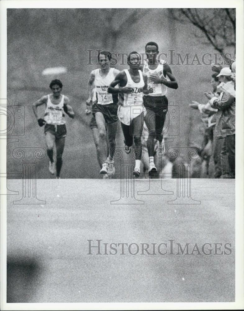 1988 Press Photo Boston Marathon Runners John Treney Ibrahim Hussein - Historic Images