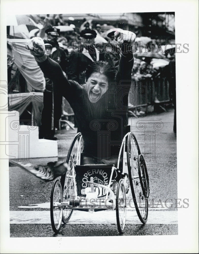 1988 Press Photo wheelchair winner Mustafo Badid France Boston Marathon - Historic Images