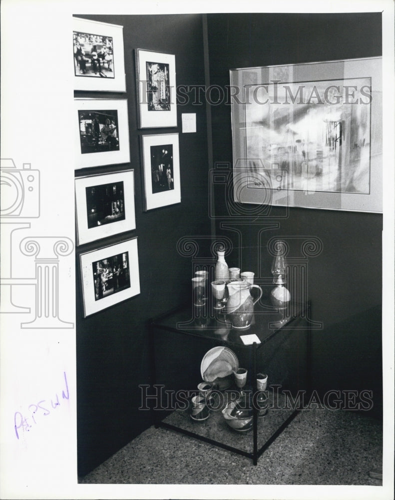 1979 Press Photo corner show photographs ceramics Artist Market Gallery - Historic Images