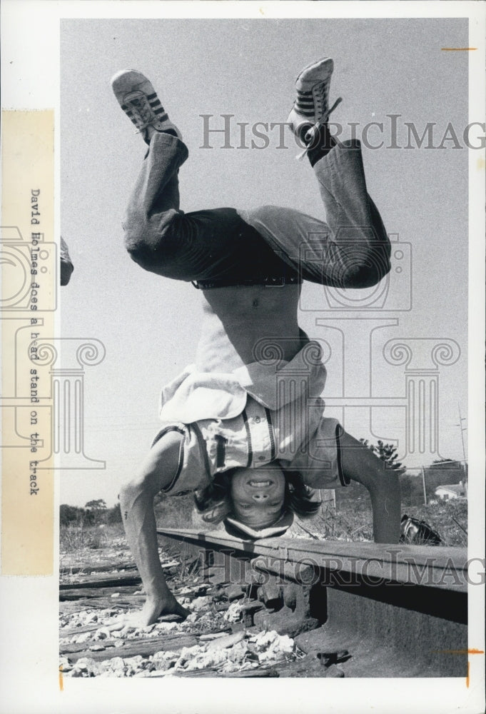 1974 David Holmes does a handstand on the track - Historic Images