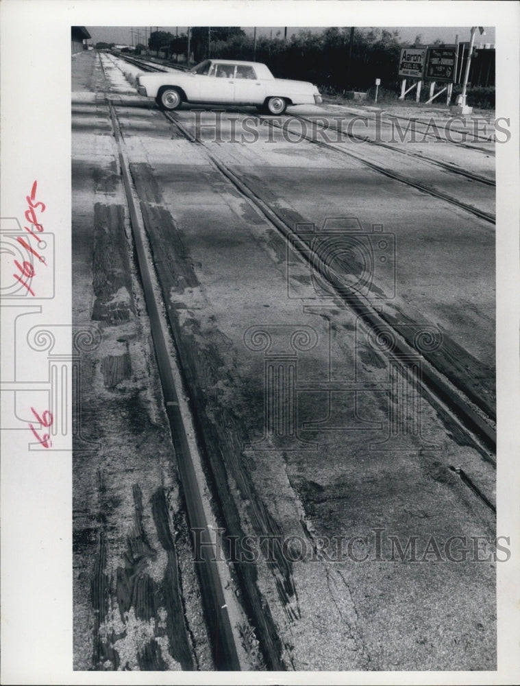 1970 Press Photo Railroad tracks at the 49th Street S Crossing - RSG28417 - Historic Images