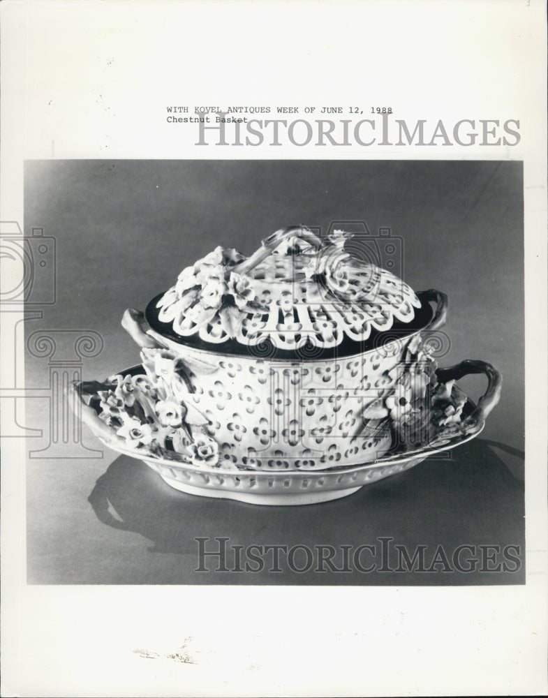 1988 Press Photo rare chestnut basket Worcester Porcelain Co. England 1770 - Historic Images