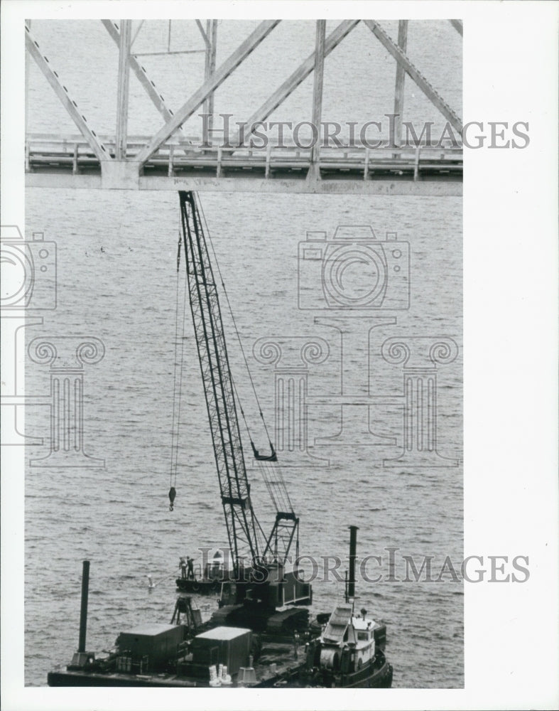 1991 Press Photo work crews place buoys old Skyway preparation demolition - Historic Images