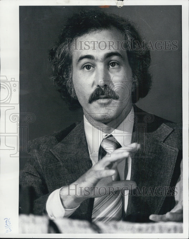 1977 Anti-Police Spying Case Plaintiff Robert Howard Speaking - Historic Images