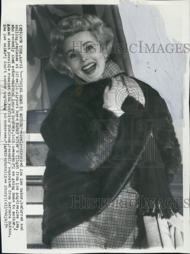 1954 Actress Zsa Zsa Gabor Deplaning At Idlewild Airport - Historic Images