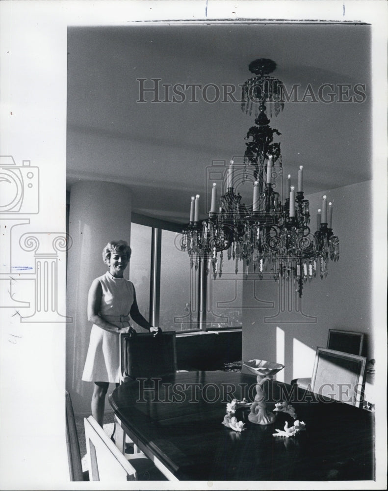 1968 Press Photo Mrs James Howard Dining Room of Her Apartment - Historic Images