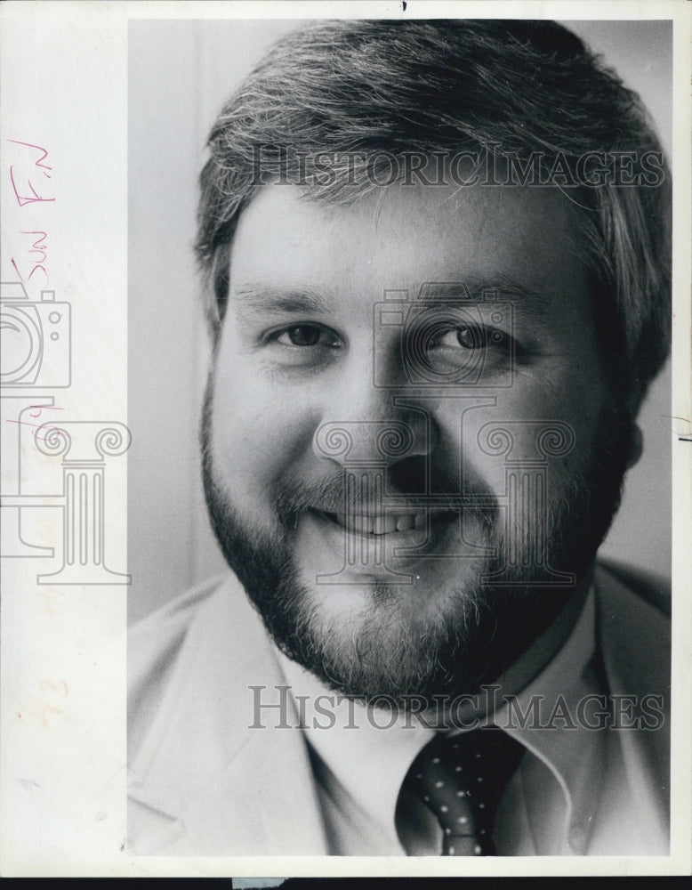 1983 Press Photo One Family&#39;s Finances Advisor Donald Hower Portrait - Historic Images