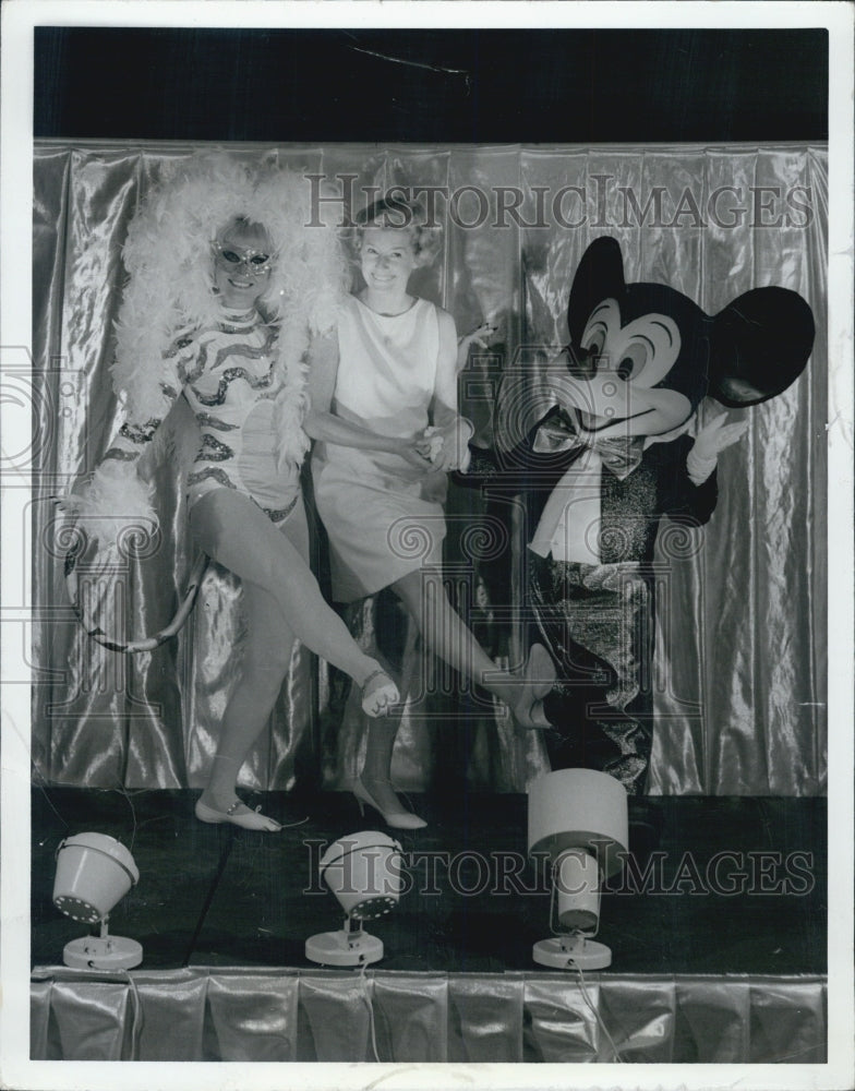 1969 Press Photo Mickey Mouse and Friends - Historic Images