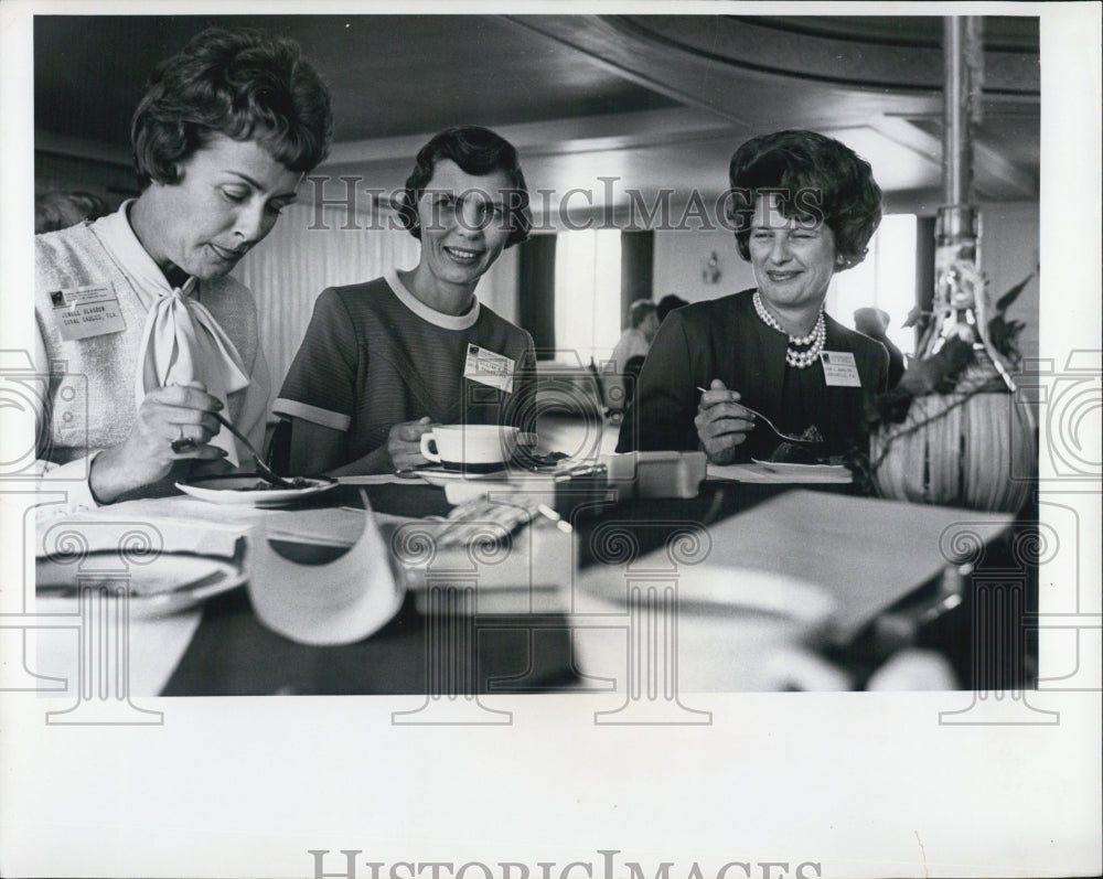 1965 Mrs. Glasgow, Mrs. Ellis, Mrs. Wakeling At Lunch - Historic Images