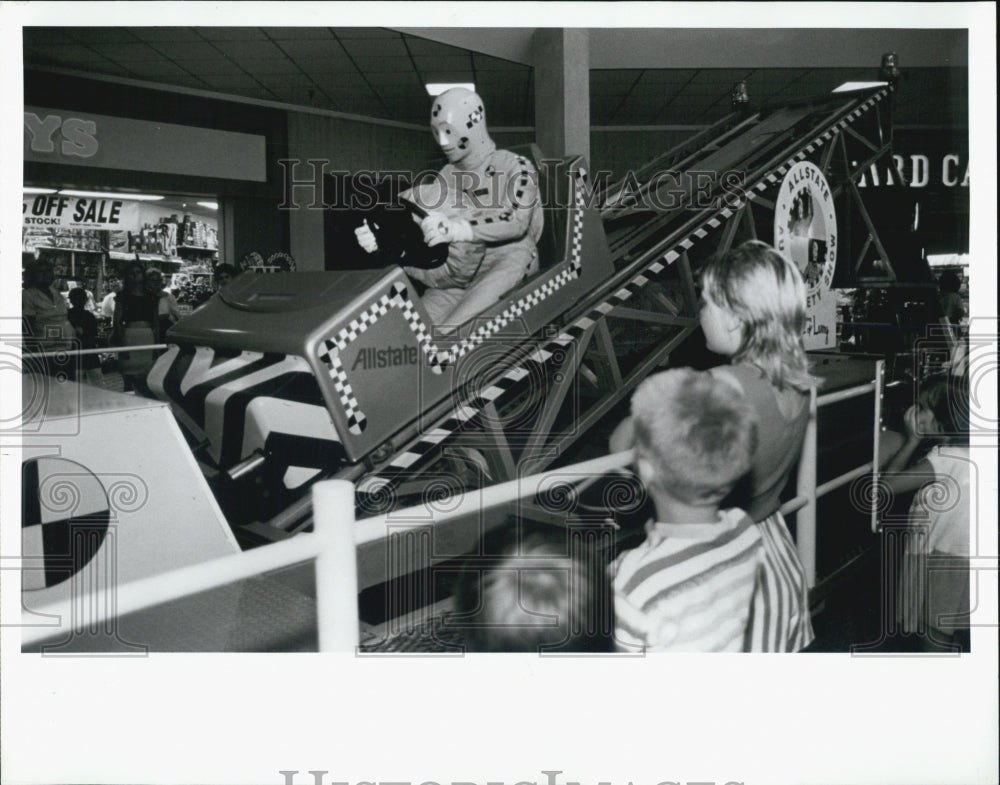 1991 Press Photo Vince &amp; Larry, car dummies for Allstate Auto Safety Show. - Historic Images