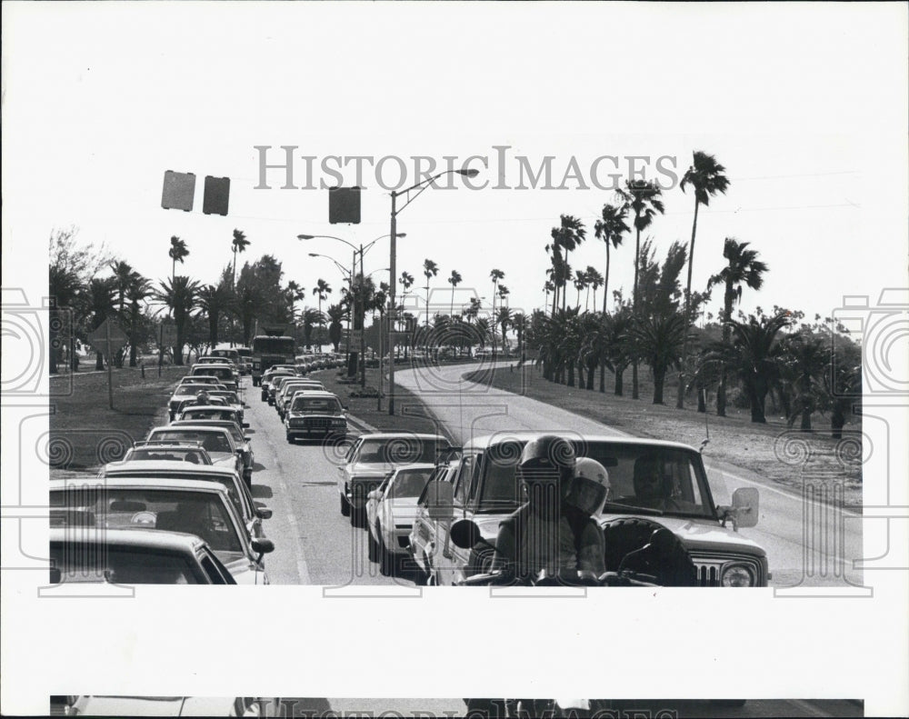 1983 Press Photo Residents Seeks Maintenance of Memorial Causeway - Historic Images