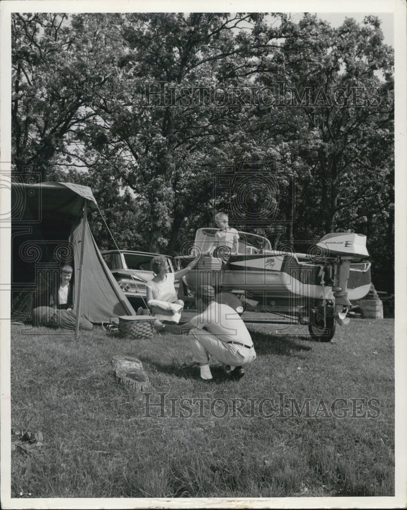 Press Photo Family Shown Camping Woods Nature Boat Picnic - Historic Images