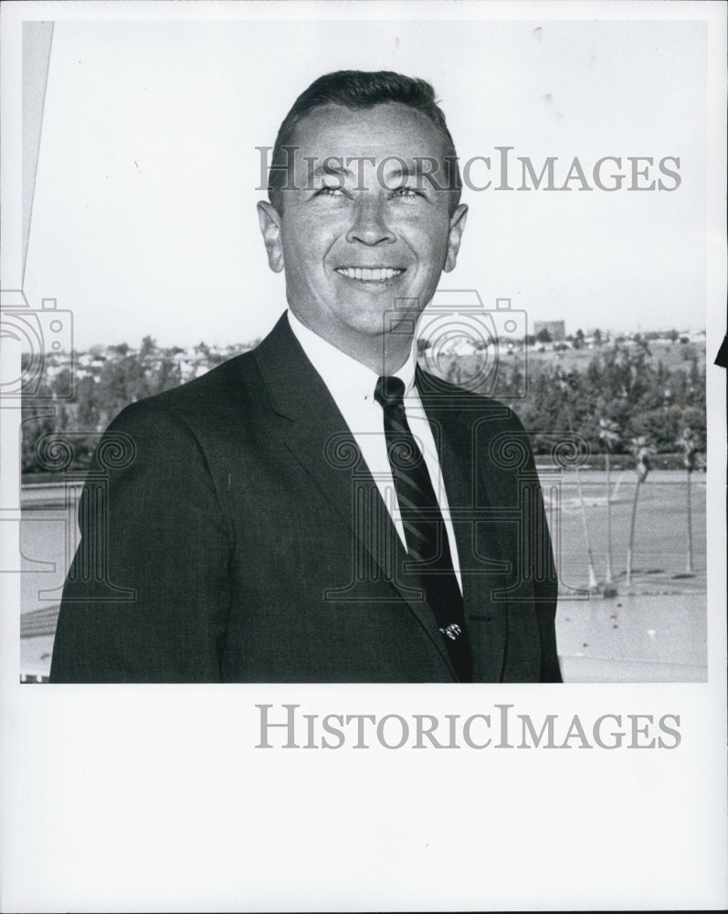 1959 Gil Stratton, golf commentator. - Historic Images