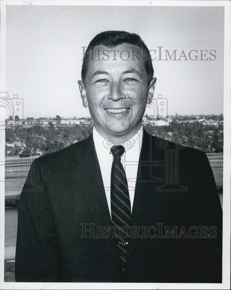 Press Photo Gil Stratton, sportscaster. - Historic Images