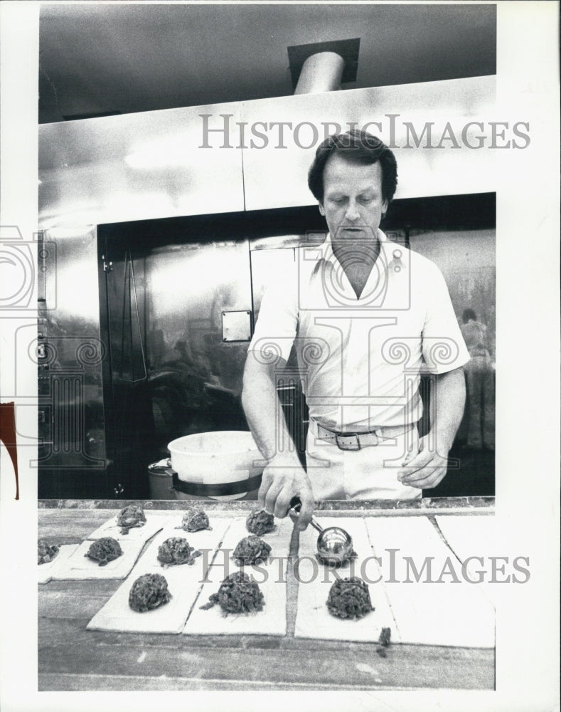 1982 Press Photo Bill Schumacher Former Hydroplane Racer - Historic Images