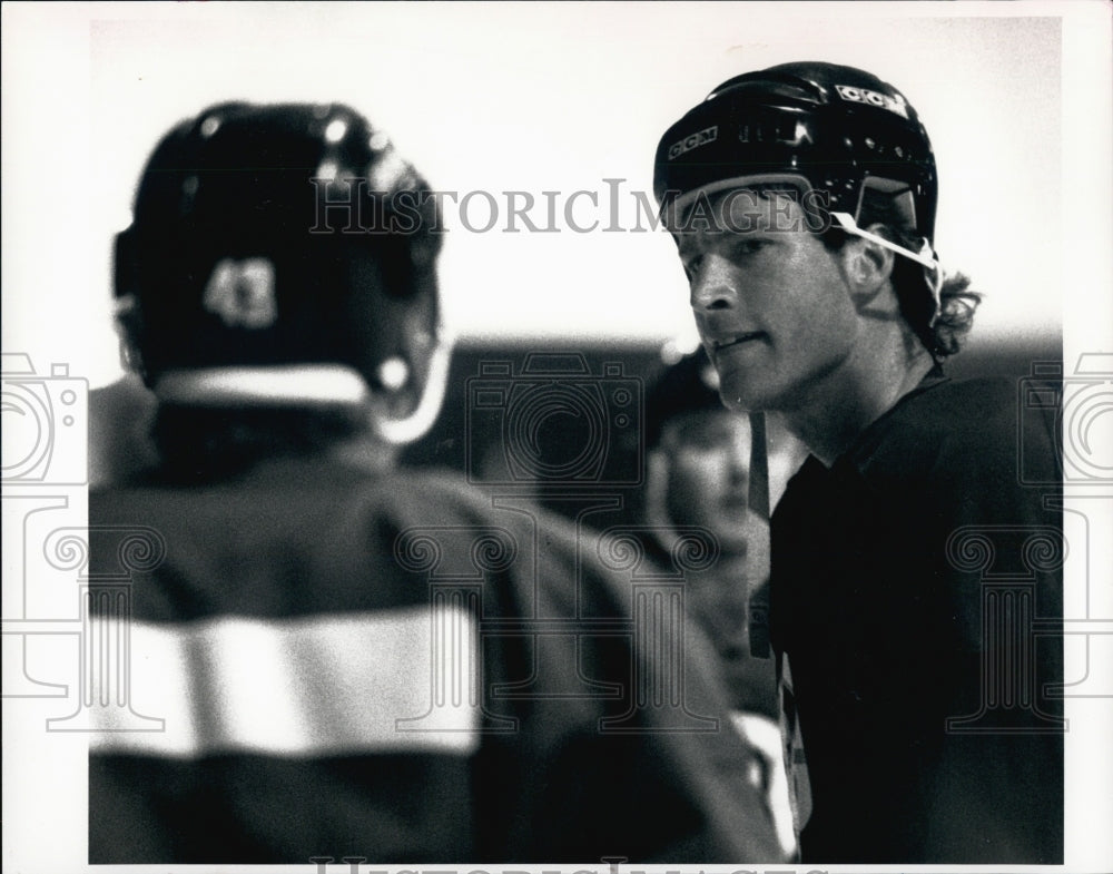 1992 Press Photo Bob Sweeny yells at Matt Hervey - Historic Images