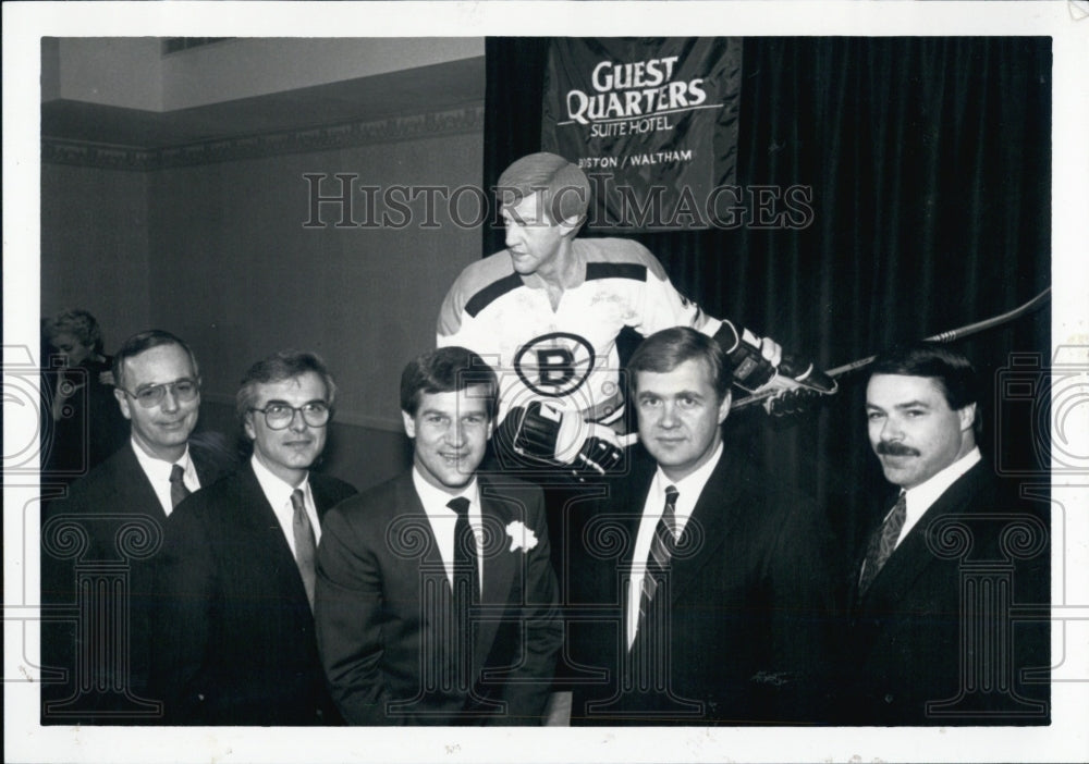 Press Photo Men in front of wooden statue of Booby Orr at Sports Museum New - Historic Images