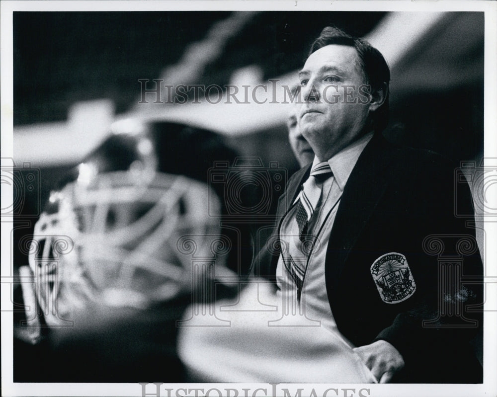 1981 Press Photo Northeastern University Hockey Coach Fern Flaman During Game - Historic Images