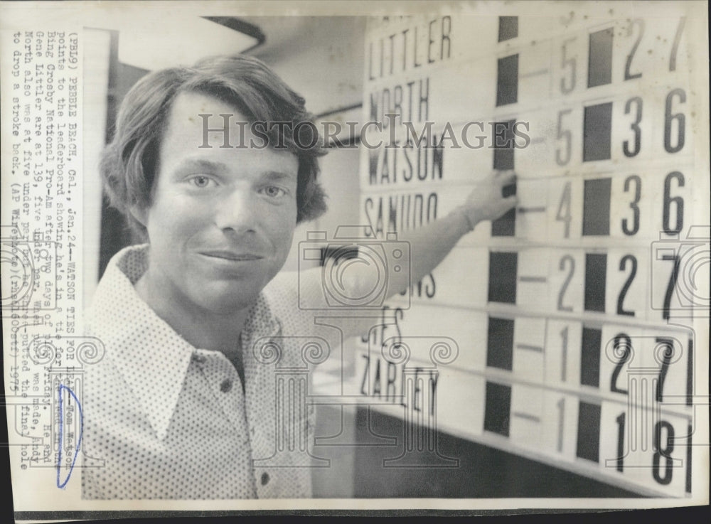 1975 Professional Golfer Tom Watson Points To Leader Board At Pro-Am - Historic Images