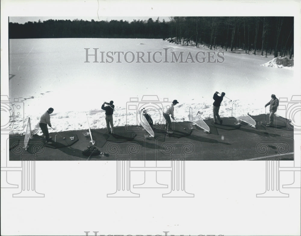 1994 Press Photo Snow Covered Driving Range Pembroke - Historic Images