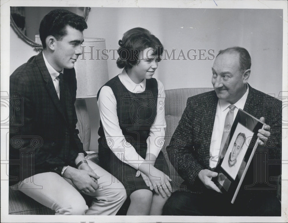 1965 Bob Seibert With Family Holding Portrait - Historic Images