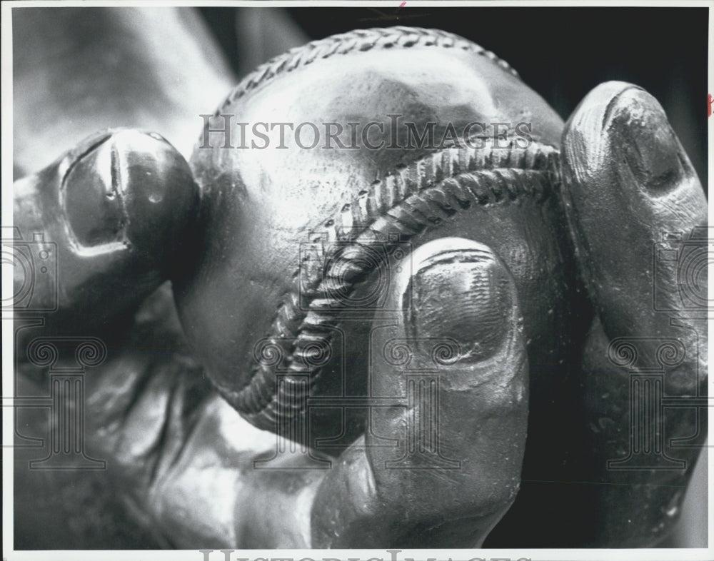 1993 Press Photo hand holding a baseball - Historic Images