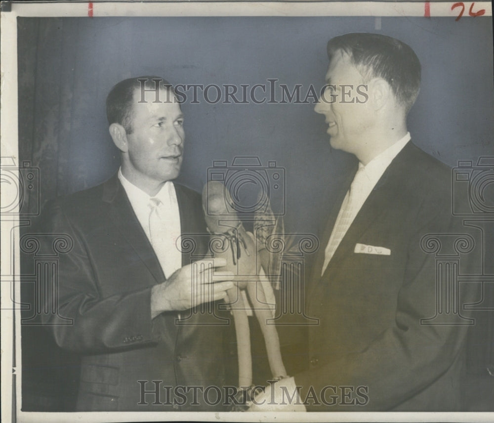 1958 Bing Devine gave the Bird to Solly Hemus - Historic Images