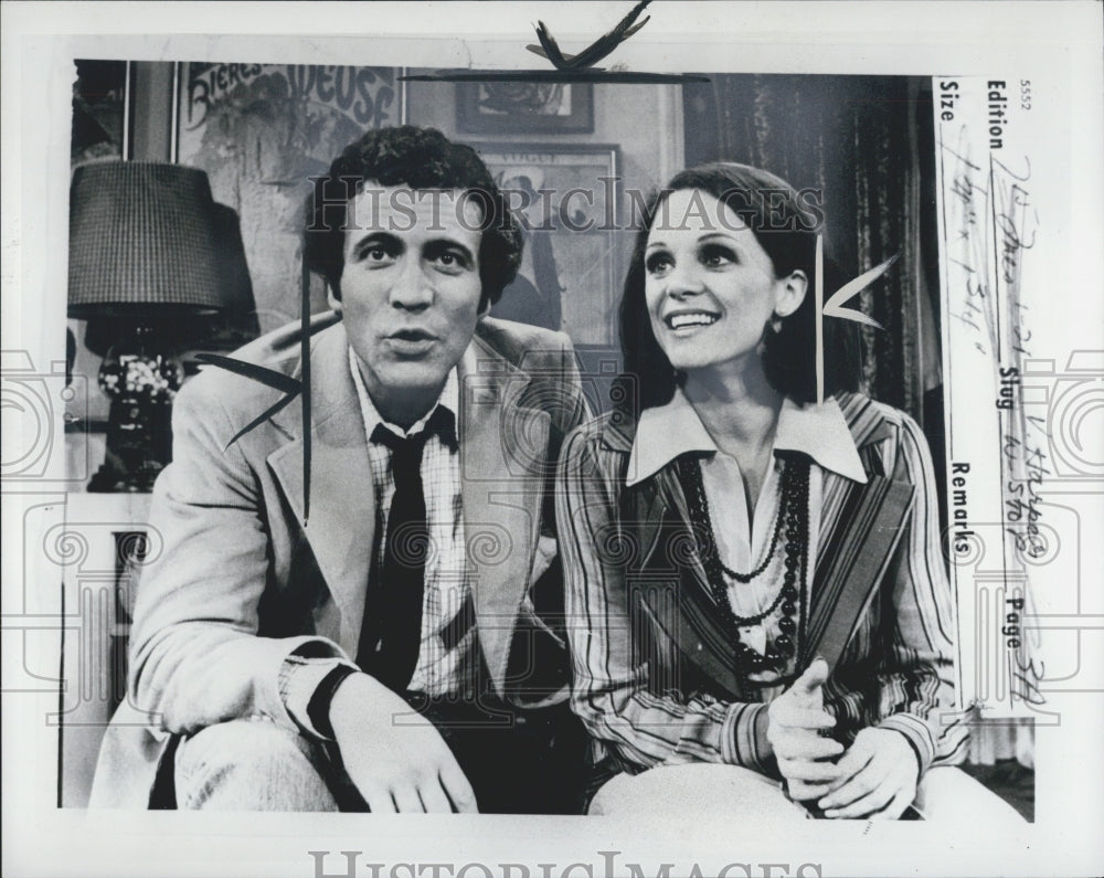 1976 David Groh Actor Valerie Harper Actress Rhoda Comedy Series - Historic Images