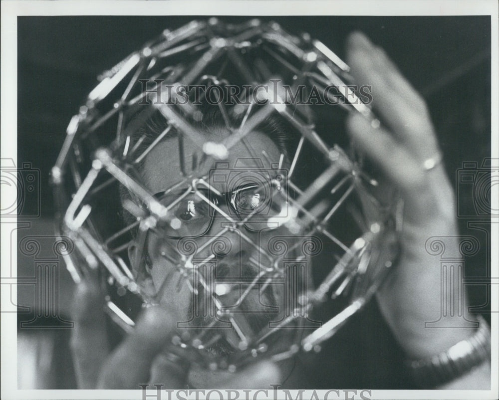 1977 Robert Iles&#39; Nail Art In A Sphere - Historic Images