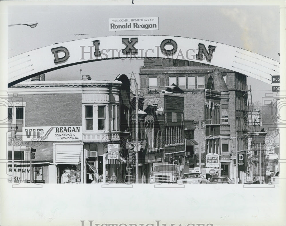 1984 Press Photo The Dixon Arch Where Reagan Grew Up Dixon Illinois - Historic Images