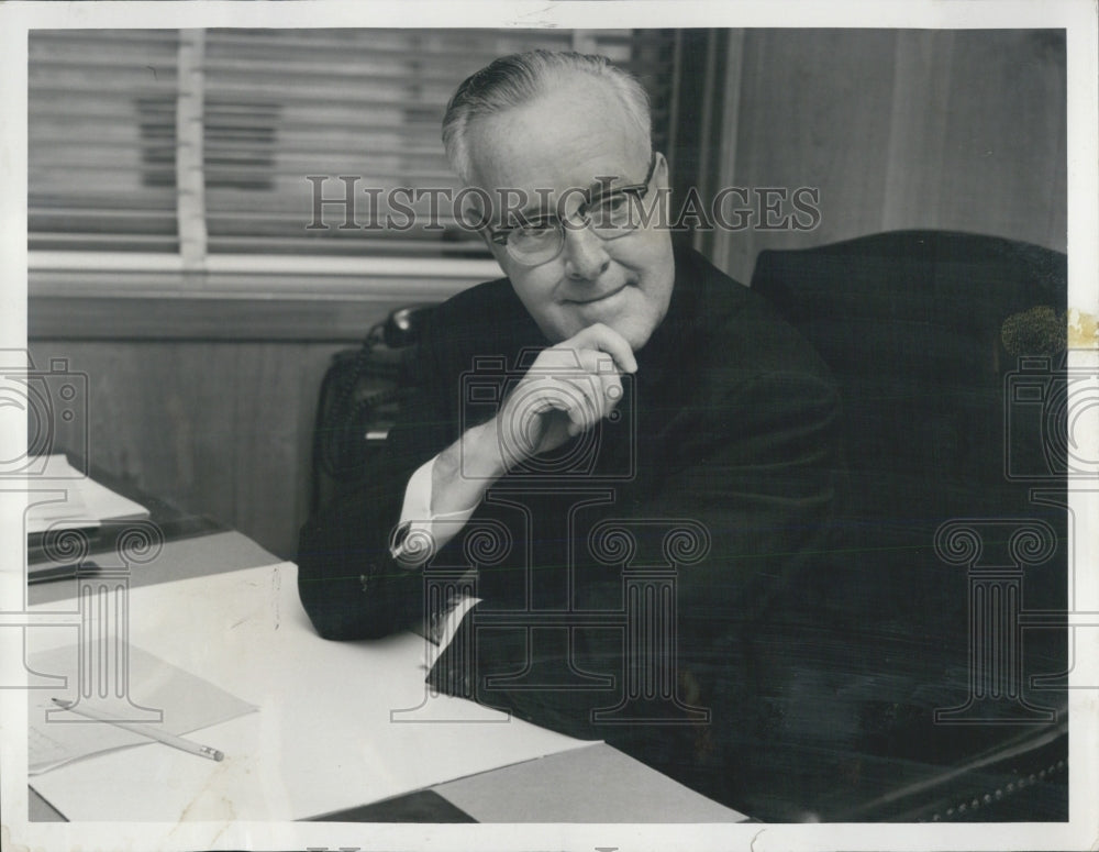 1959 Press Photo Very Rev Comerford J O&#39;Malley At Frank J Lewis Center Office Of - Historic Images