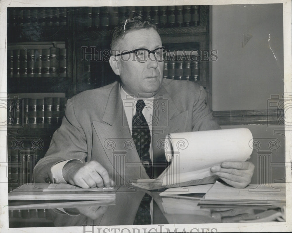 1953 Press Photo Judge Walter R. O&#39;Malley Heard Case In Big Nine Quiz - Historic Images