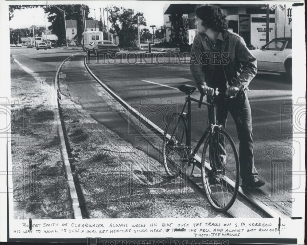 1980 Press Photo Safer to Ride by Tracks then on Street - Historic Images