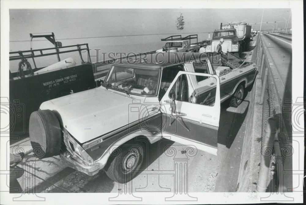 1983 Press Photo Three Truck Accident - Historic Images