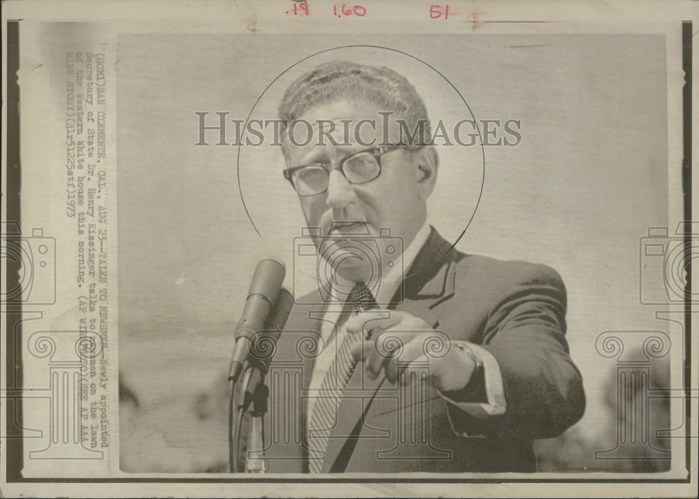 1973 Secretary of State Henry Kissinger Talks to Newsmen - Historic Images