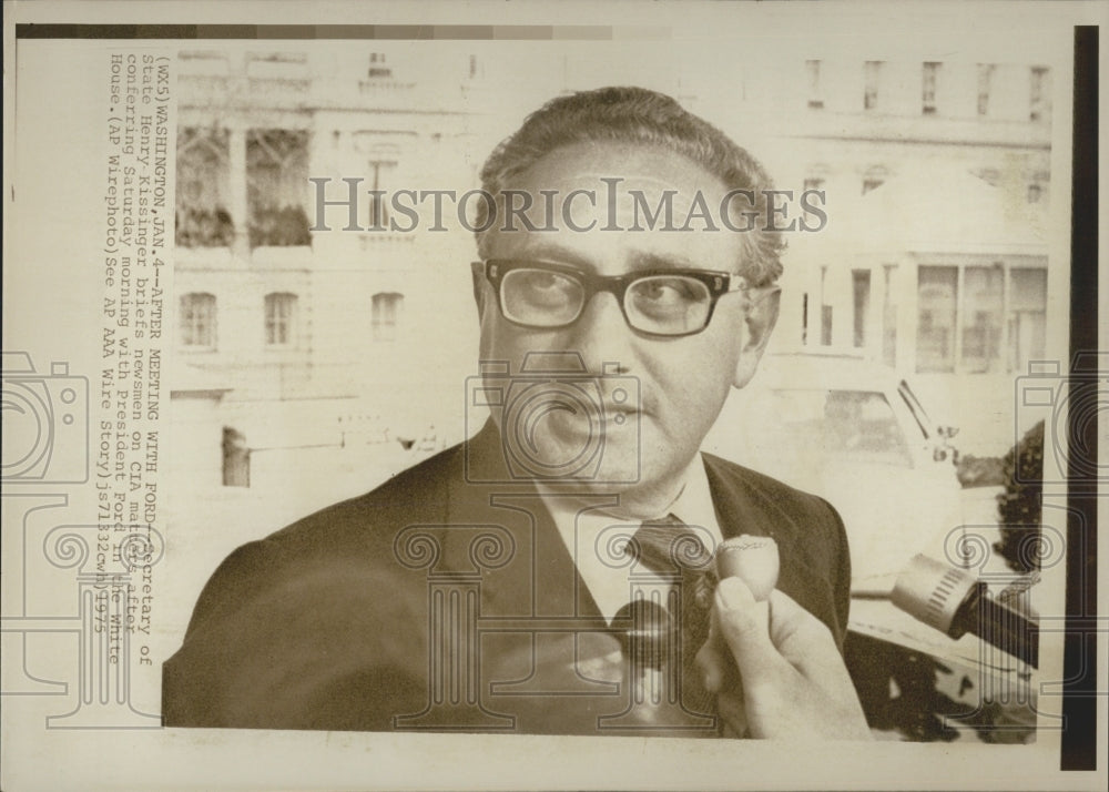 1975 U.S. Secretary Of State Henry Kissinger Briefs Newsmen On CIA - Historic Images