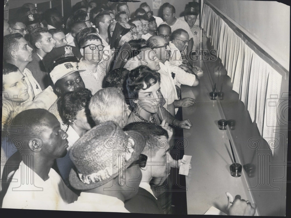 1960 Press Photo Police relatives checking list for their names - RSG31505 - Historic Images