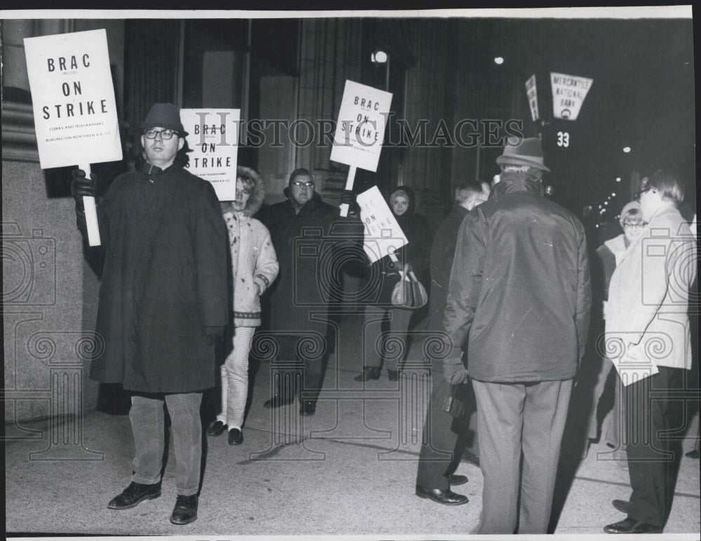 1970 Picketers Outside Burlington Railroad Office Union Station - Historic Images