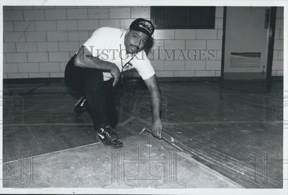 1993 Press Photo Andrew Dortch, Athletic director at Franklin Park shows damages - Historic Images