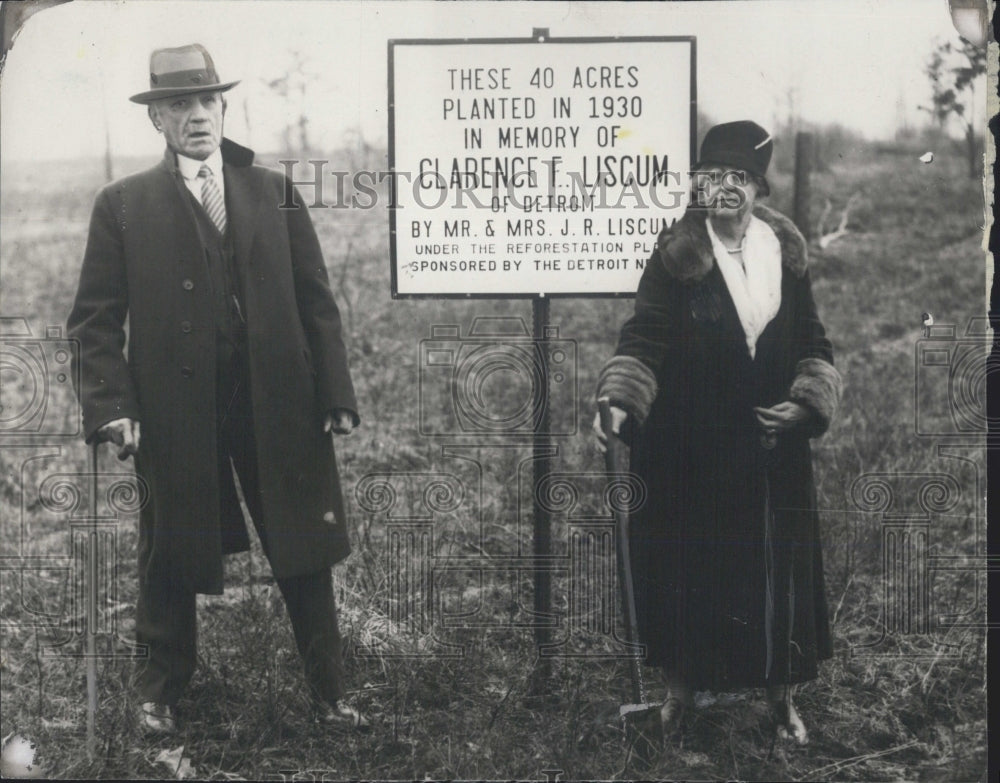 1930 Acres planted in memory of Clarence Liscum by Mr and Mrs Liscum - Historic Images