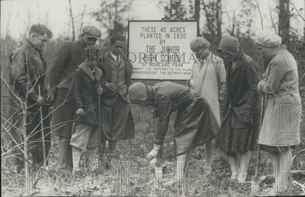 1930 Press Photo Reforestation/Highland Park Junior High/Michigan/Dorothy Kunze - Historic Images